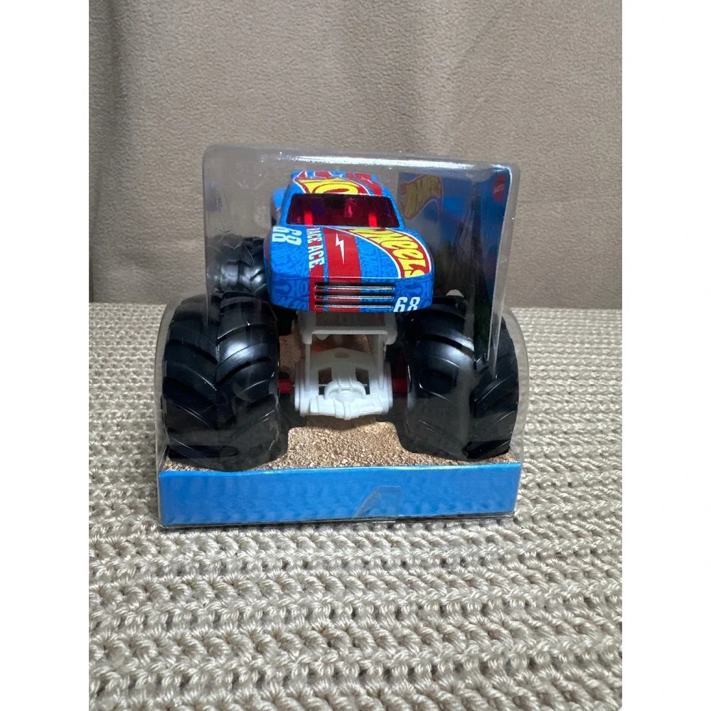 Hot Wheels Monster Trucks Oversized Race Ace Blue Red 1:24 Scale Die-Cast GTJ37